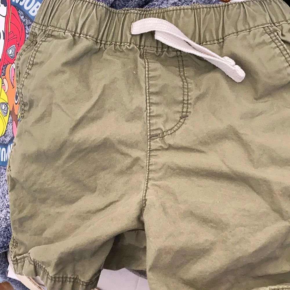 Old navy children’s shorts 2t